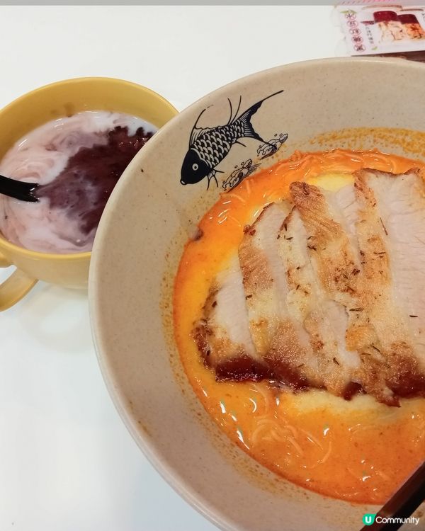1樓冰室喇沙湯豬頸肉米線配黑糯米糖水