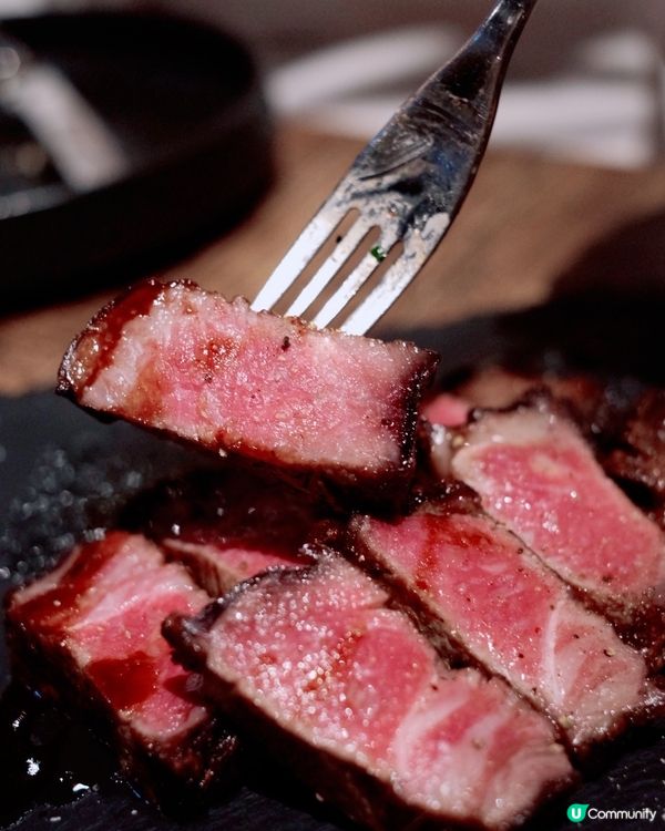 昏暗嘅燈光，幽靜嘅環境，聽唔到外面繁華嘅聲音，只有自己同朋友...