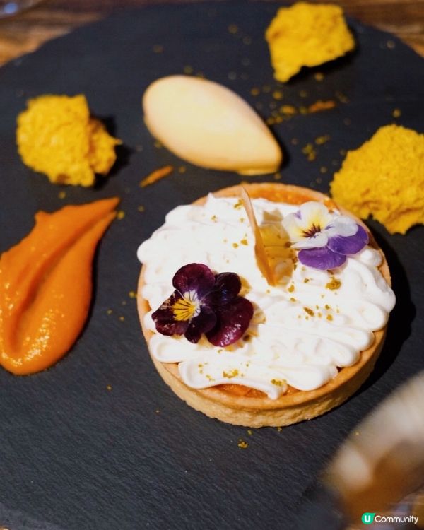 昏暗嘅燈光，幽靜嘅環境，聽唔到外面繁華嘅聲音，只有自己同朋友...