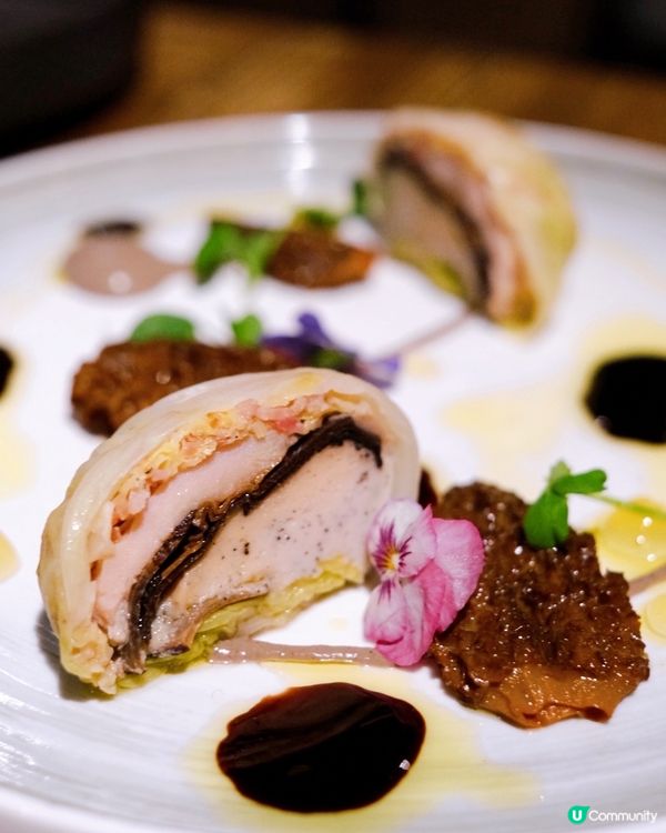 昏暗嘅燈光，幽靜嘅環境，聽唔到外面繁華嘅聲音，只有自己同朋友...