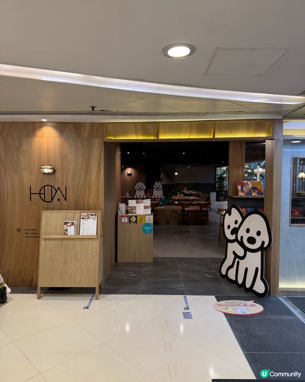 愜意木系Café．巨大落地大玻璃