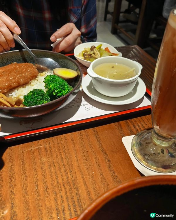 高雄春水堂很多人