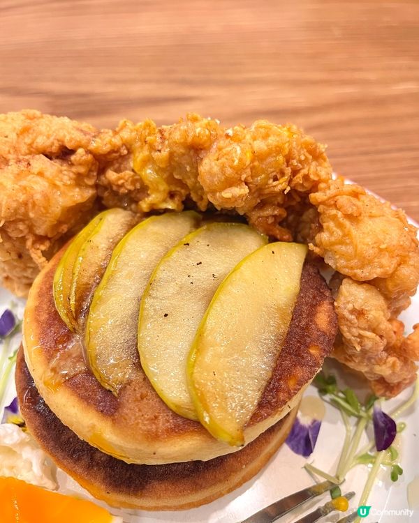 香噴噴炸雞班戟 🐶雙眼發光