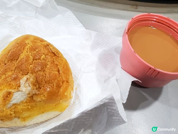 今日公司小休，波羅包+小杯仔奶茶😋