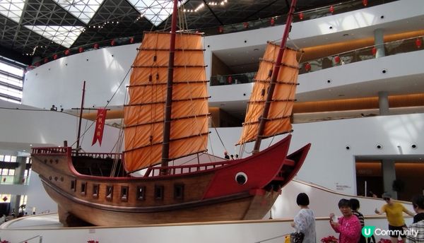 潮汕歷史文化博覽中心位於廣東省汕頭市南濱片區，中心藏品類別涵...