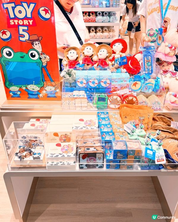 迪士尼5玩具總動員機場店 🛍️✨