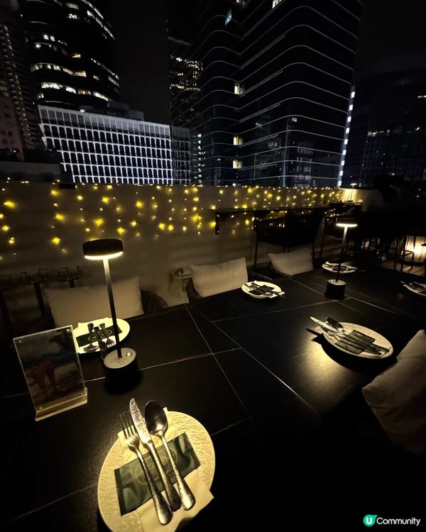 鬧市中的戶外露天西餐