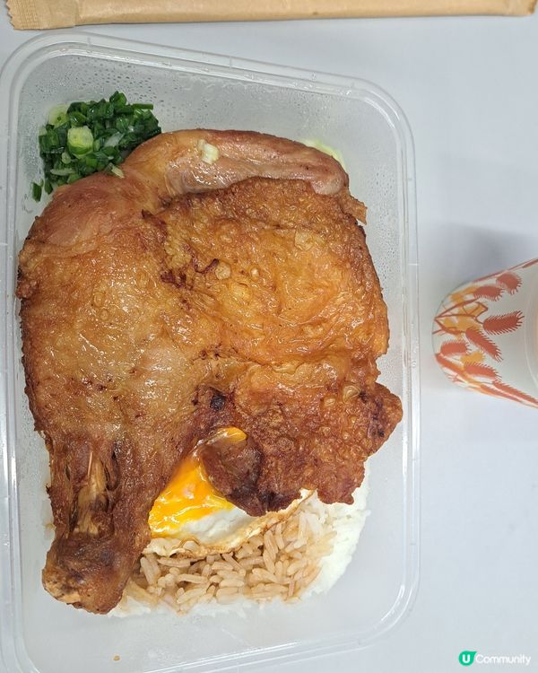 一试生炸雞腿飯，美味。如果全塊雞皮都脆就好。但杯奶茶真係又滑...