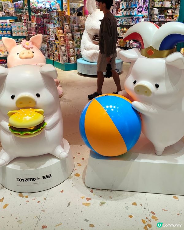 好多卡通公仔，花多眼亂，就算大人看了都歡喜