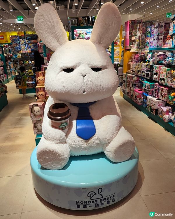 好多卡通公仔，花多眼亂，就算大人看了都歡喜