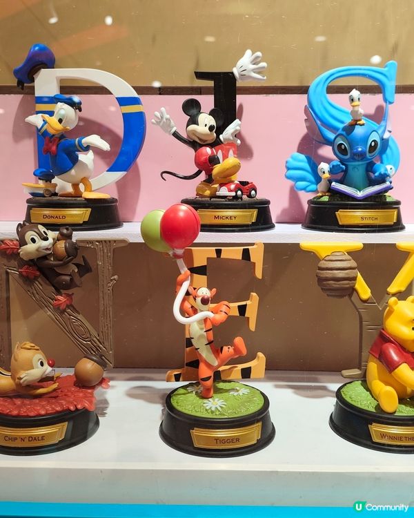 好多卡通公仔，花多眼亂，就算大人看了都歡喜