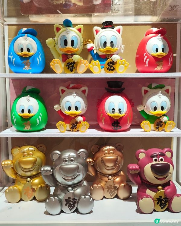 好多卡通公仔，花多眼亂，就算大人看了都歡喜