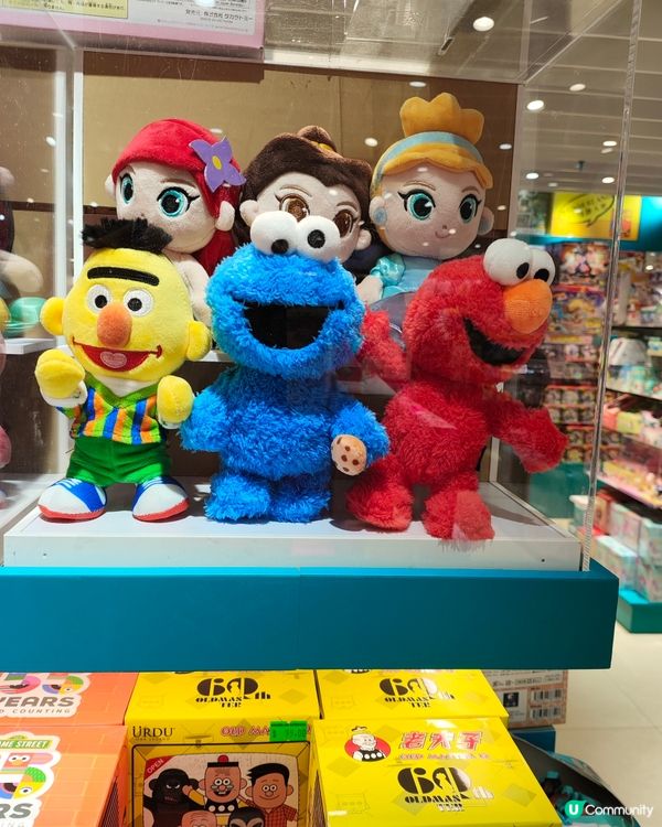 好多卡通公仔，花多眼亂，就算大人看了都歡喜