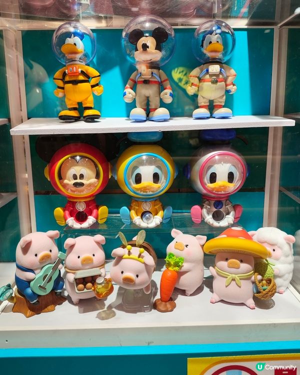 好多卡通公仔，花多眼亂，就算大人看了都歡喜