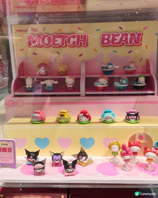 好多卡通公仔，花多眼亂，就算大人看了都歡喜