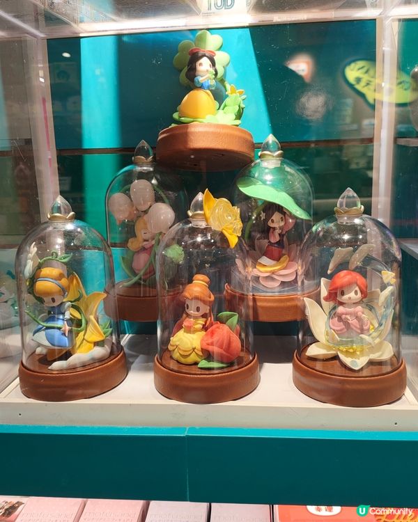 好多卡通公仔，花多眼亂，就算大人看了都歡喜