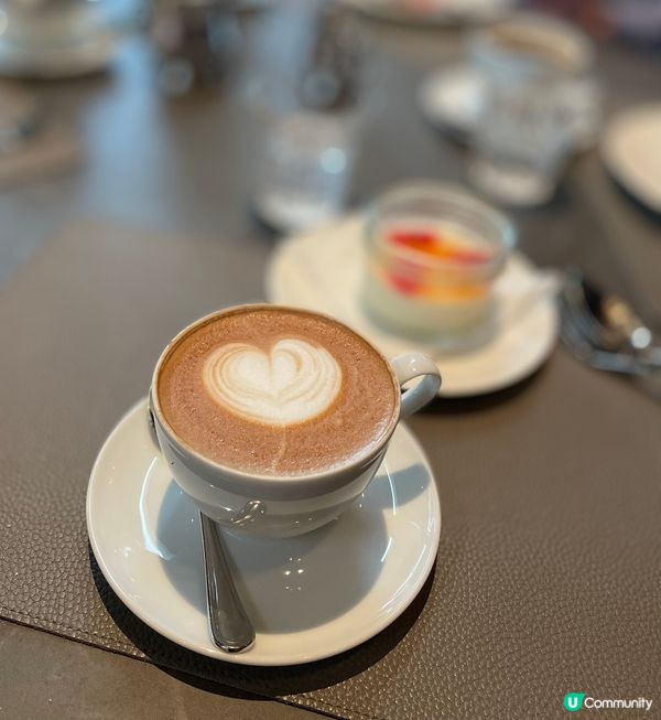 忙碌工作中歇一歇，慢慢享受3-course法式午餐，寧靜的環...