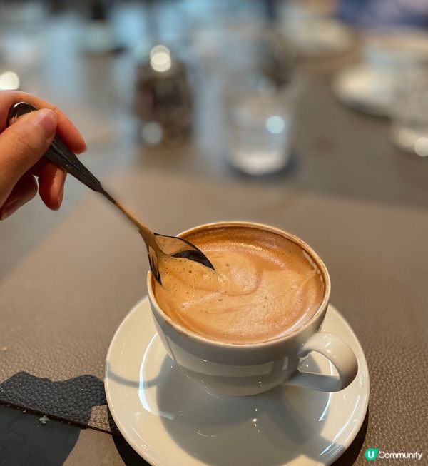 忙碌工作中歇一歇，慢慢享受3-course法式午餐，寧靜的環...