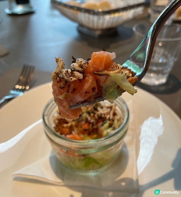 忙碌工作中歇一歇，慢慢享受3-course法式午餐，寧靜的環...