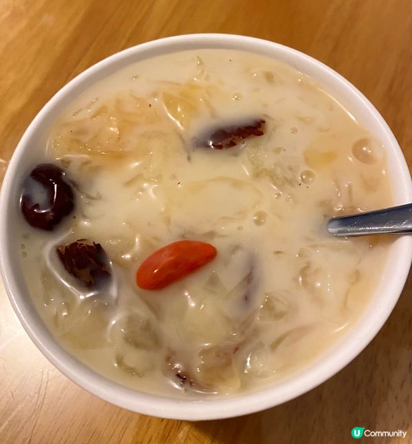 雪耳紅棗牛奶羹😋😋 燉大約50分鐘就可以了👍🏻