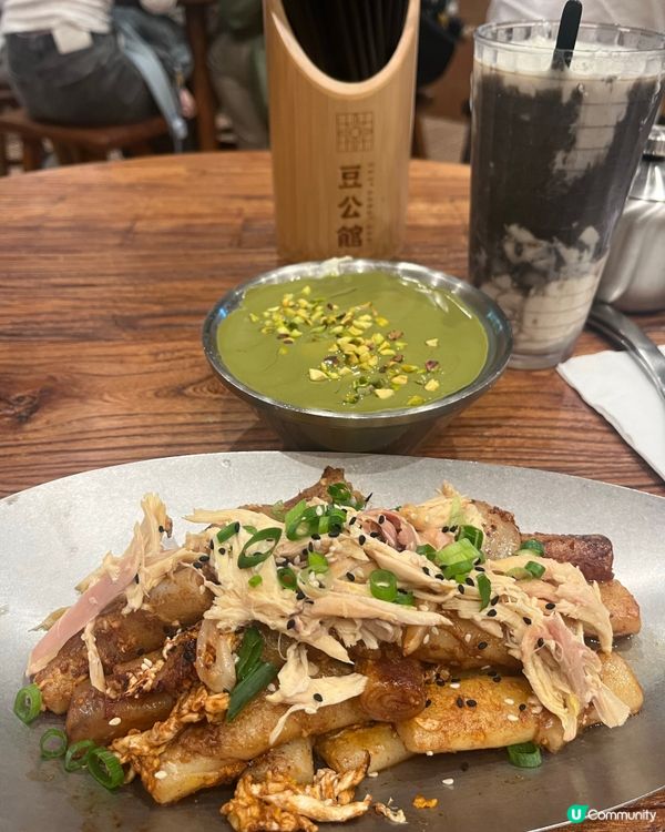 招牌麻婆腐皮蛋餅🤤！老乾媽炒米粉夠惹味😋！