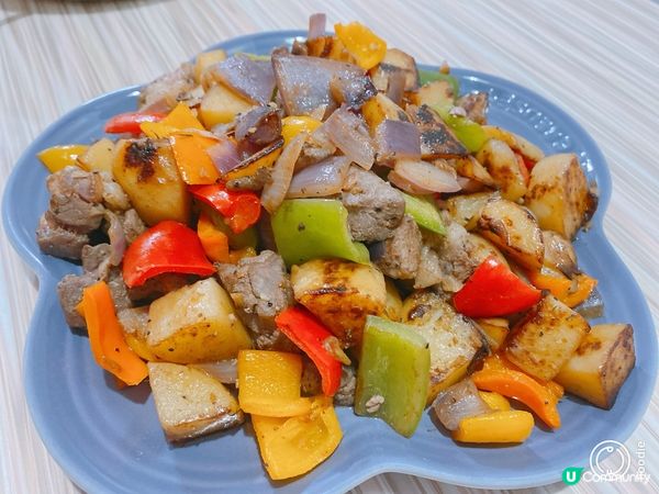 彩椒薯仔牛柳粒