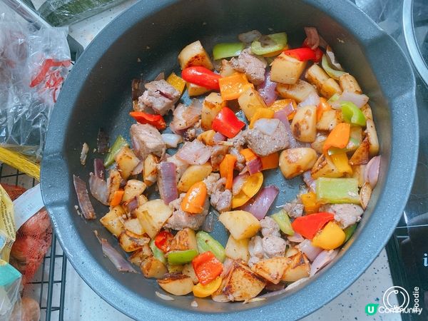 彩椒薯仔牛柳粒