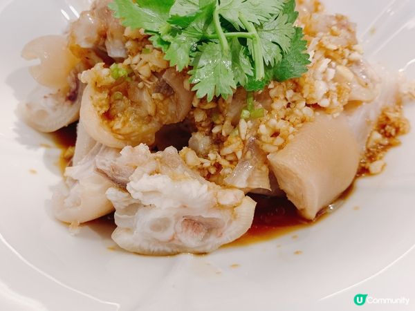 面積寬敞，裝修走時尚風格，環境燈光配搭比人幾舒服感覺，唔會太...