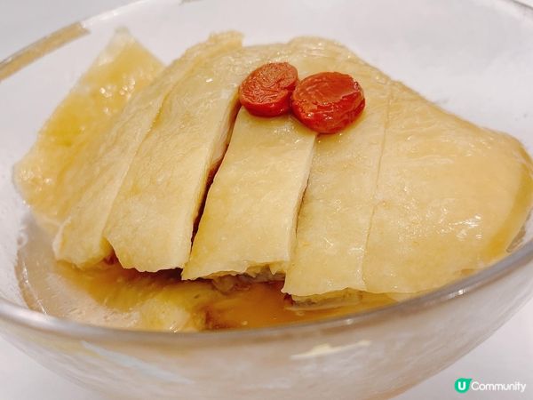 面積寬敞，裝修走時尚風格，環境燈光配搭比人幾舒服感覺，唔會太...