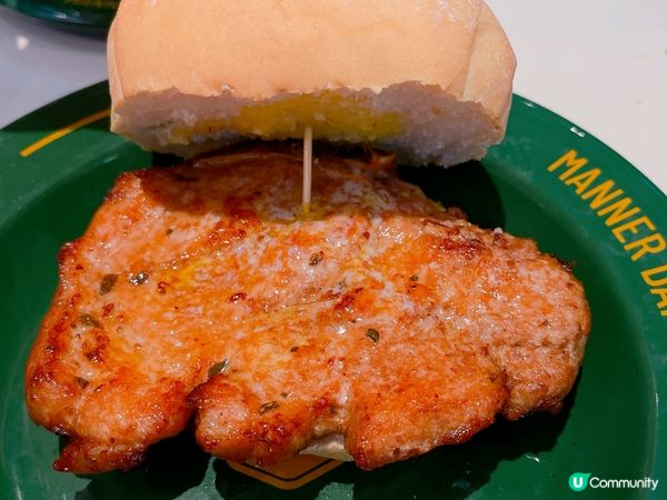 《微辣大排檔》餐廳佔地面積4500呎，店內既裝修均以冰室及大...