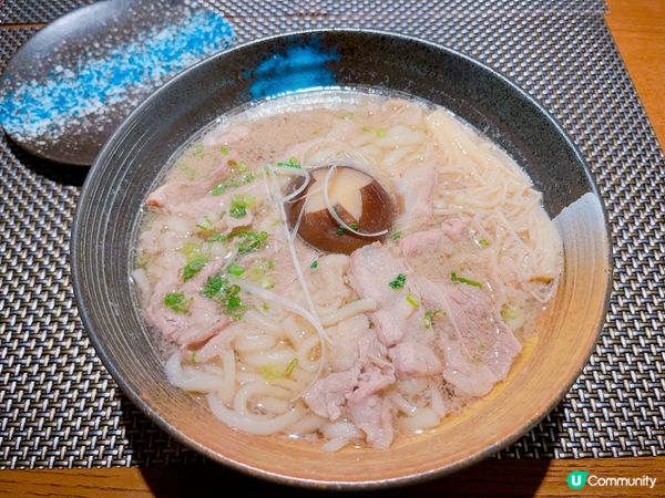 主打各式日本料理，手握壽司及和風小食