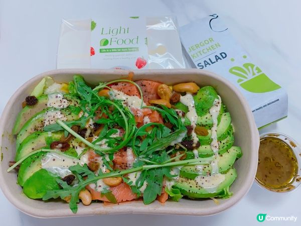 餐廳提供既有營餐單款式眾多，沙律、主食及雞卷一一供應