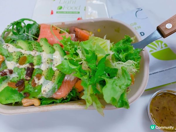 餐廳提供既有營餐單款式眾多，沙律、主食及雞卷一一供應