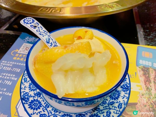 超華麗嘅宮廷風設計，有大大張龍椅又有聖旨(餐牌)😂