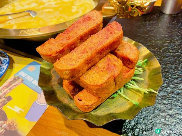 超華麗嘅宮廷風設計，有大大張龍椅又有聖旨(餐牌)😂