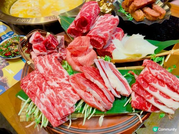 超華麗嘅宮廷風設計，有大大張龍椅又有聖旨(餐牌)😂