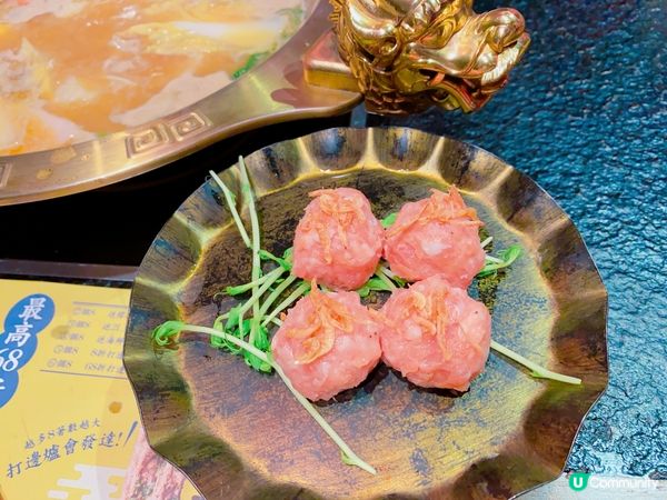 超華麗嘅宮廷風設計，有大大張龍椅又有聖旨(餐牌)😂