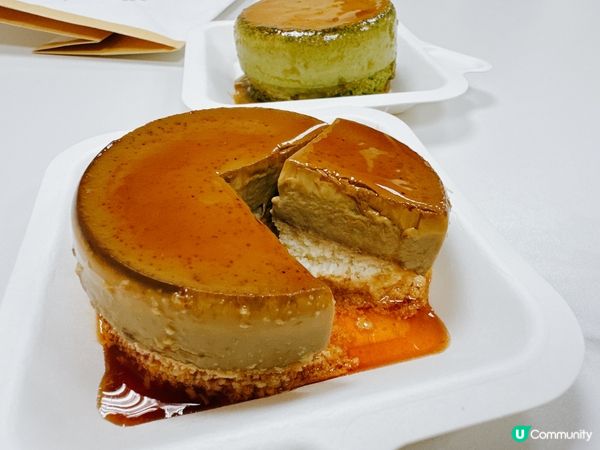 布丁滑嫩無比，下層有蓬鬆綿密既起司蛋糕