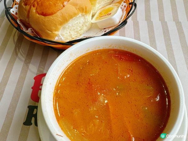 位於灣仔的波士頓餐廳開業多年，最出名的就是火焰牛柳，職員在你...