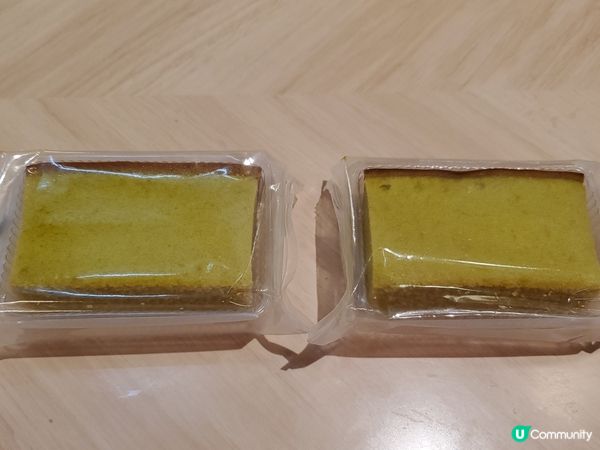寫字樓同事，日本旅行完回來，每人二件綠茶蛋糕😋