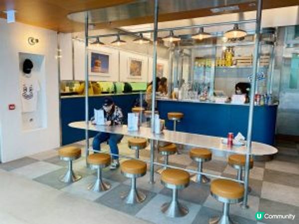 週末去了荃灣閒逛　走著走著便來到這間電影感十足的漢堡店