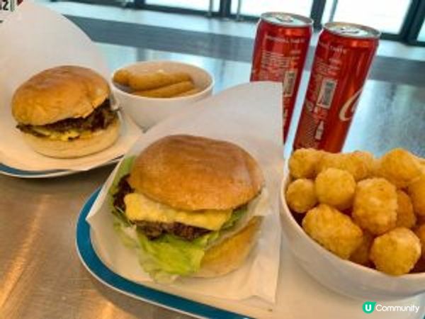 週末去了荃灣閒逛　走著走著便來到這間電影感十足的漢堡店