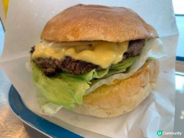 週末去了荃灣閒逛　走著走著便來到這間電影感十足的漢堡店