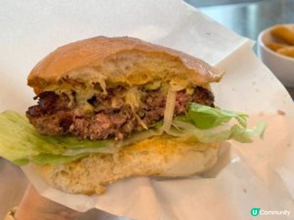 週末去了荃灣閒逛　走著走著便來到這間電影感十足的漢堡店