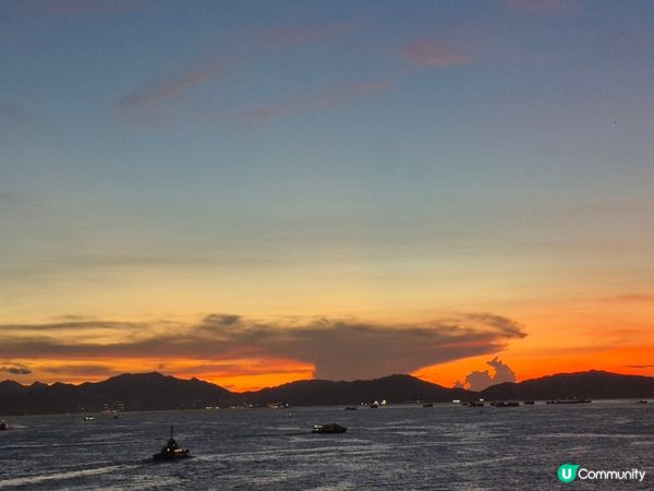 尖沙咀海運-黃昏下的海景和近期的Sanrio展品