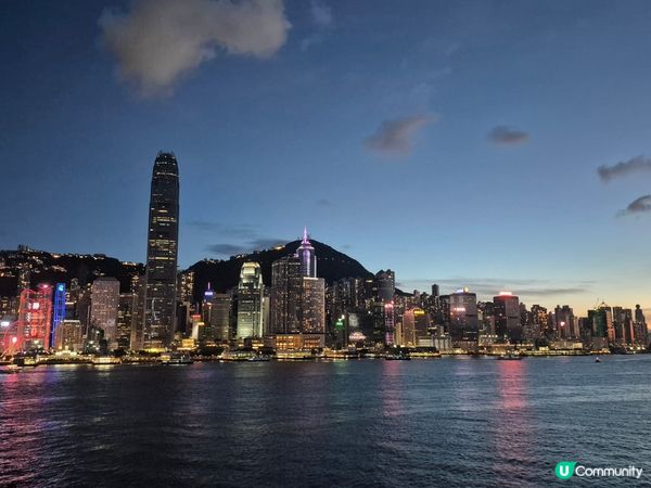 尖沙咀海運-黃昏下的海景和近期的Sanrio展品