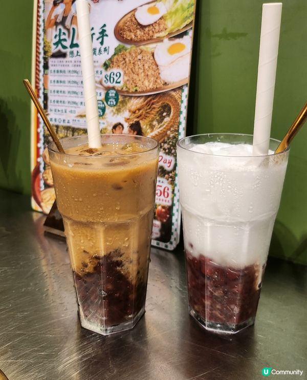 呢間裝修係港式戲棚嘅冰室🎬，搶眼又特別，已經好耐無見過。呢度...