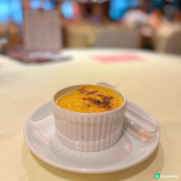 港式傳統甜品：蓮蓉西米焗布甸