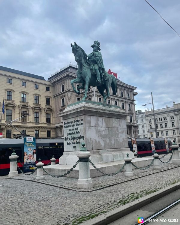 維也納紀念像