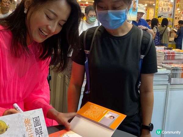 書展之旅📚🎉  
灣仔會展，書香滿溢！